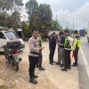 PT Unicoco Mempawah indahkan keluhan warga terkait debu angkutan tanah dan macet.
