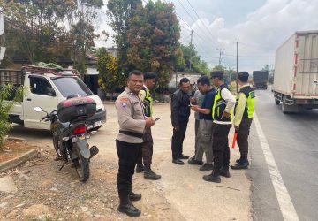 PT Unicoco Mempawah indahkan keluhan warga terkait debu angkutan tanah dan macet.